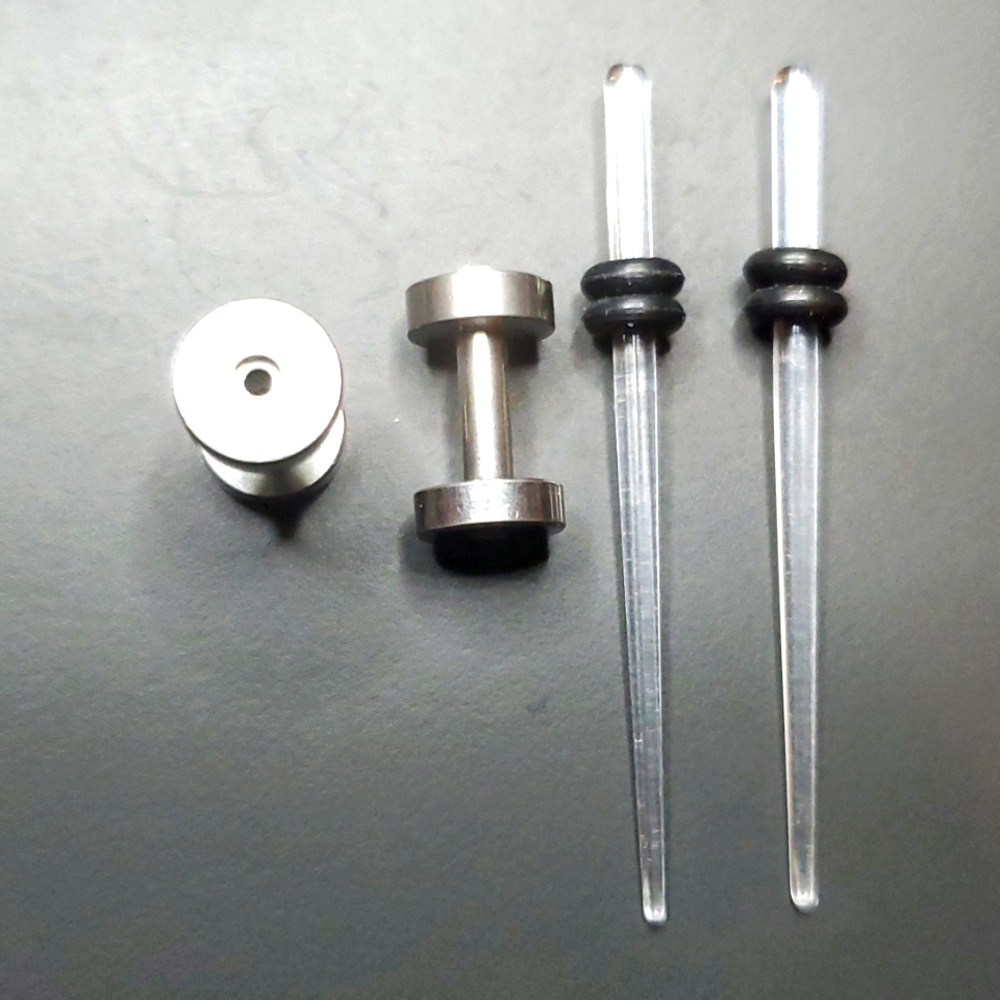 Clear Tapers and stainless plugs 2 pair body piercing 1.6mm = 14 g…